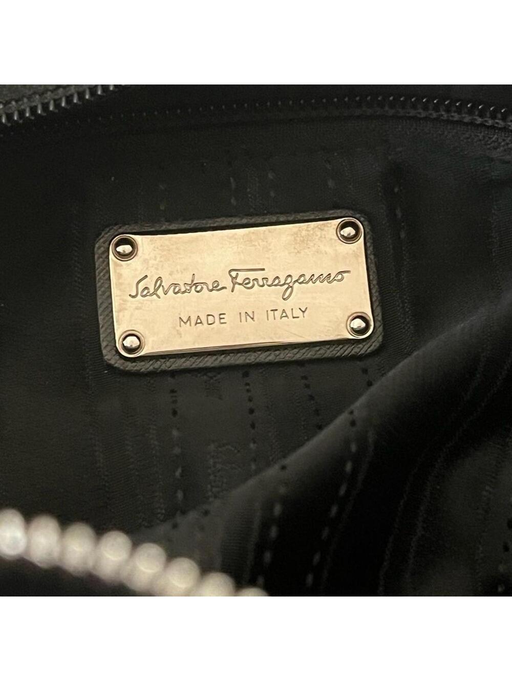 Salvatore Ferragamo Gancini Shoulder Bag GG-21D940 Black Leather - Picture 14 of 14